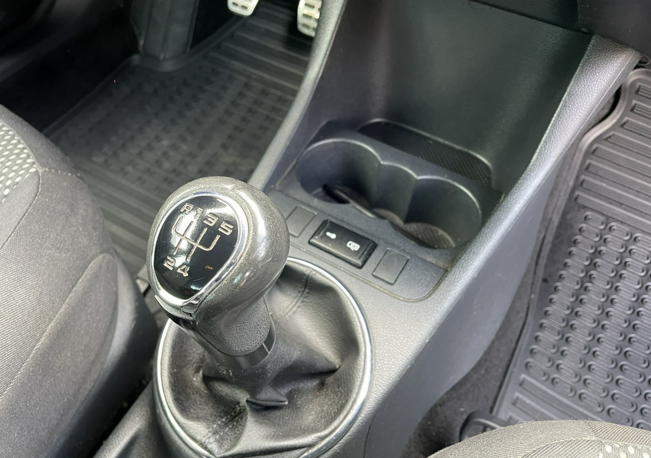 Автомобил Skoda Roomster I Roomster Scout 1.6-16V Klima 2012: слика 14