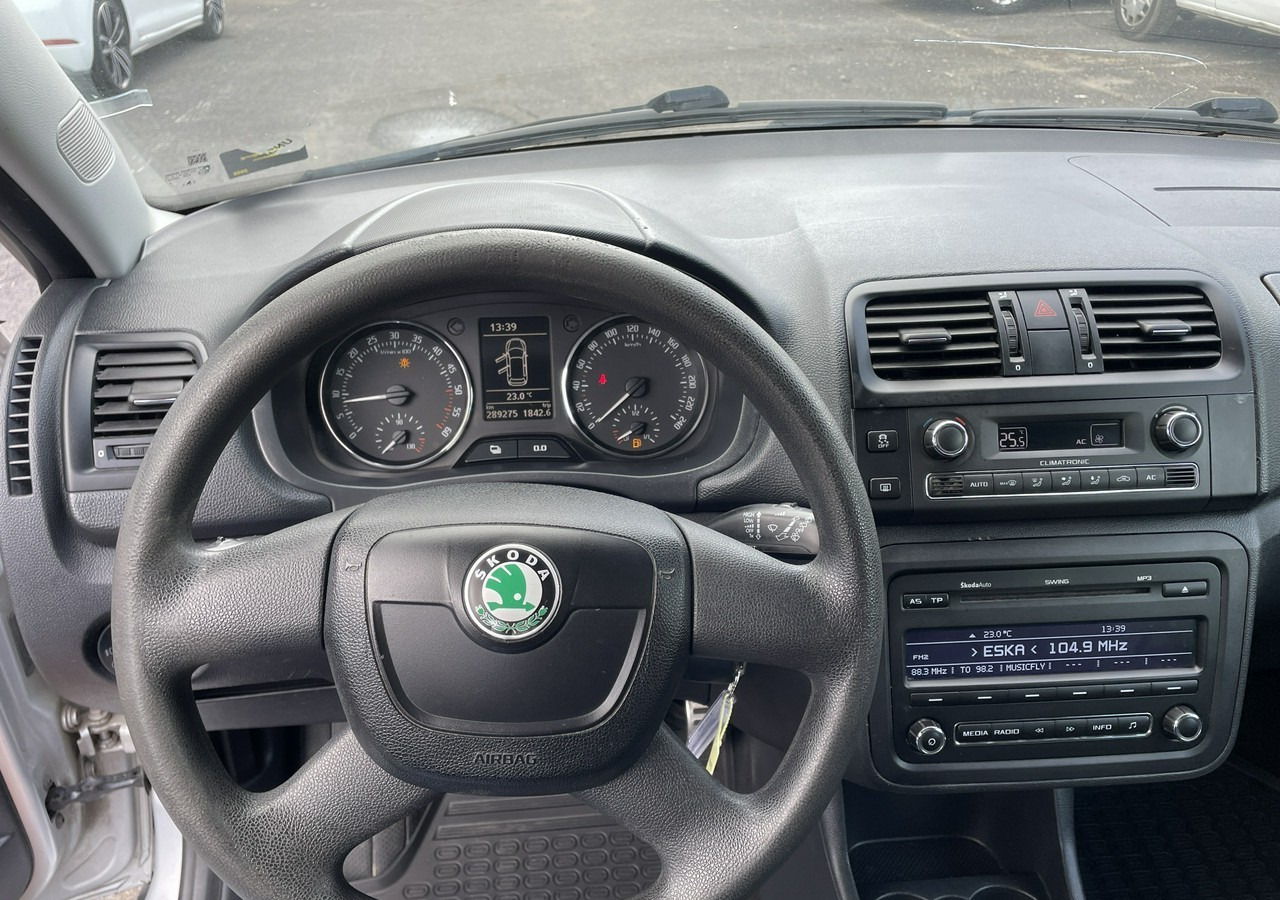 Автомобил Skoda Roomster I Roomster Scout 1.6-16V Klima 2012: слика 18