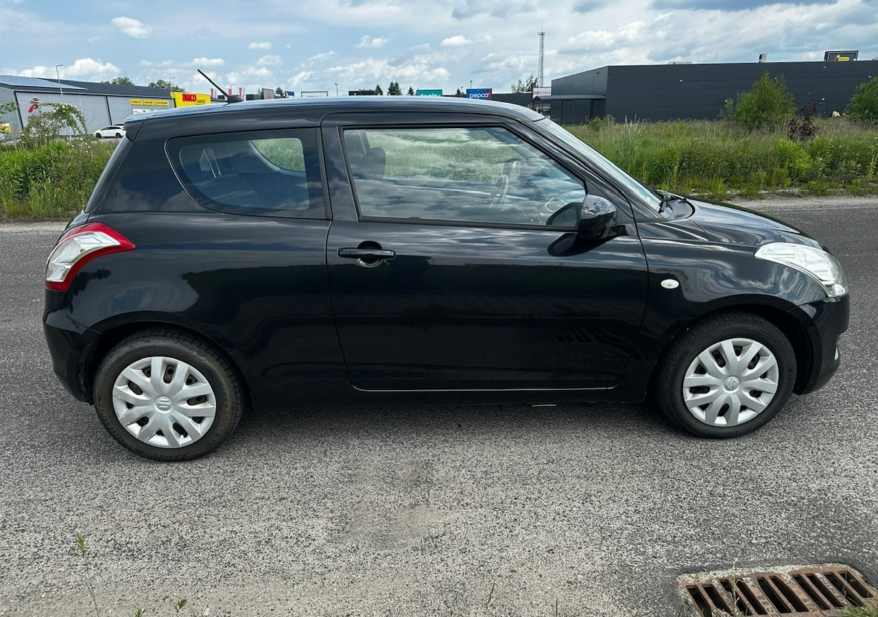 Suzuki Swift V Suzuki Swift 1.2-94KM Klima Model 2012 - Хечбек: слика 5 Suzuki Swift V Suzuki Swift 1.2-94KM Klima Model 2012 - Хечбек: слика 5