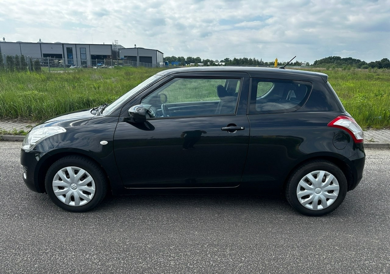 Suzuki Swift V Suzuki Swift 1.2-94KM Klima Model 2012 - Хечбек: слика 2 Suzuki Swift V Suzuki Swift 1.2-94KM Klima Model 2012 - Хечбек: слика 2