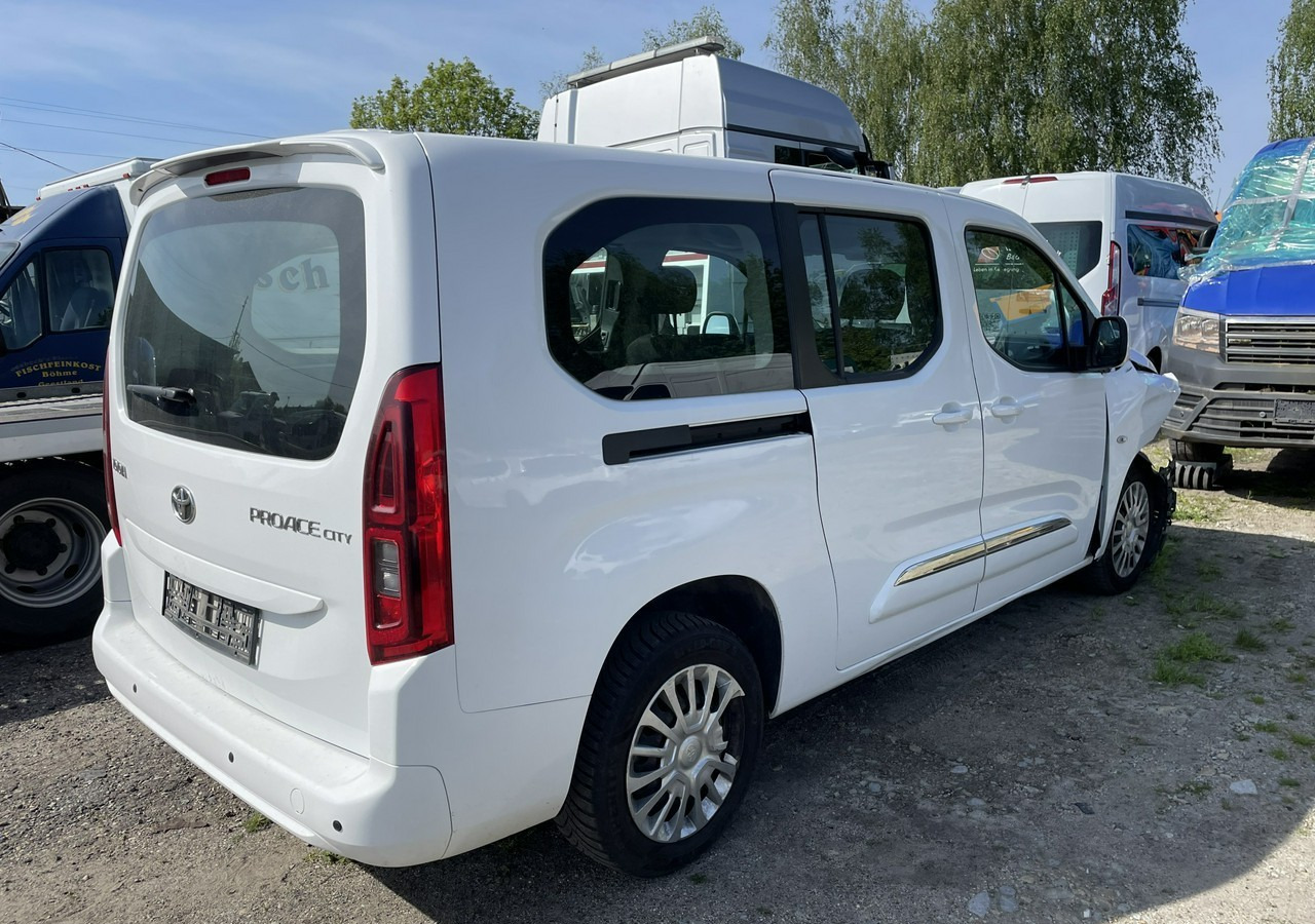 Toyota ProAce Proace City Verso Toyota Proace City Verso Long 1.5 D-4D Business 2021Salon - Автомобил: слика 2 Toyota ProAce Proace City Verso Toyota Proace City Verso Long 1.5 D-4D Business 2021Salon - Автомобил: слика 2