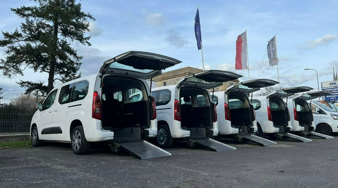 Volkswagen Caddy III Caddy 2.0TDI dla Niepełnosprawnych inwalida rampa Model 2022 PFRON - Караван: слика 1 Volkswagen Caddy III Caddy 2.0TDI dla Niepełnosprawnych inwalida rampa Model 2022 PFRON - Караван: слика 1