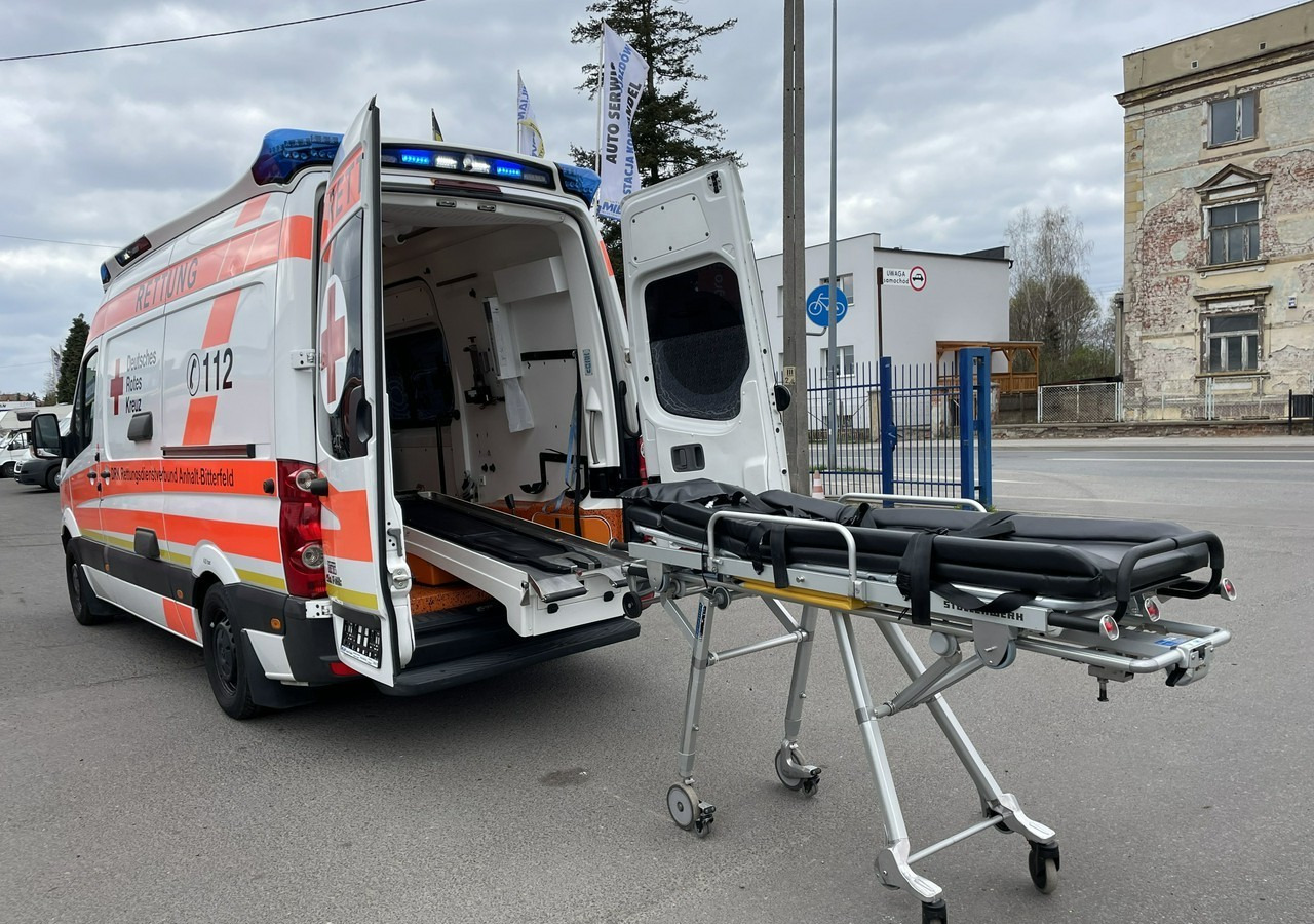 Volkswagen Crafter Crafter 2.0-163KM Karetka Ambulans Wyposażony Model 2016 - Амбулантно возило: слика 1 Volkswagen Crafter Crafter 2.0-163KM Karetka Ambulans Wyposażony Model 2016 - Амбулантно возило: слика 1