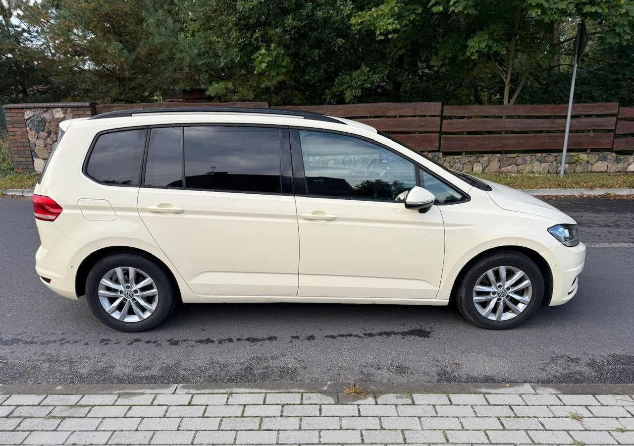 Volkswagen Touran III 2.0 TDI DSG 120 KM Automat 7osobowy Klima Skóra Full Serwis 2020 - Караван: слика 2 Volkswagen Touran III 2.0 TDI DSG 120 KM Automat 7osobowy Klima Skóra Full Serwis 2020 - Караван: слика 2