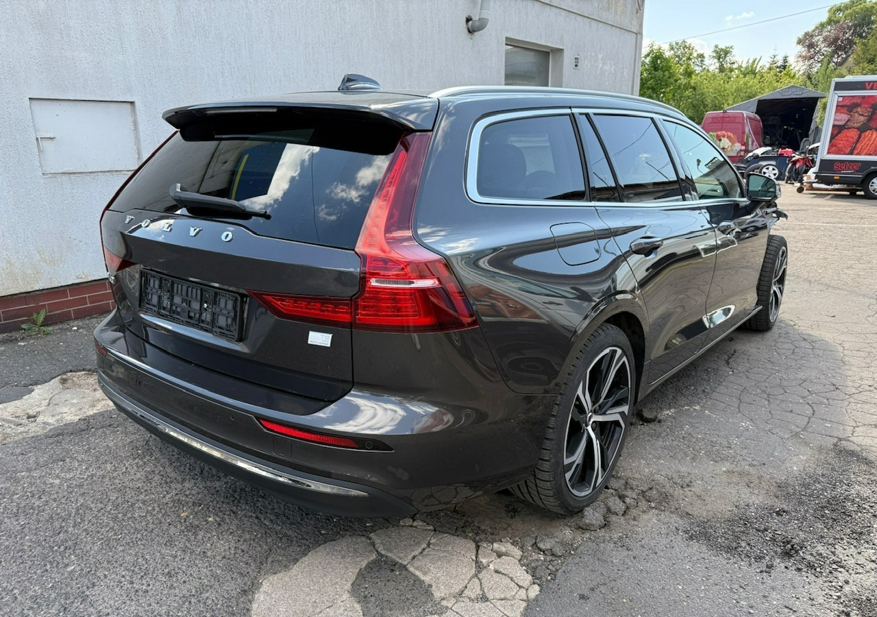 Volvo V60 II Volvo V60 2.0 T8 Plug-in Hybrid 455KM AWD Bogata Wersja Model 2024 - Автомобил: слика 4 Volvo V60 II Volvo V60 2.0 T8 Plug-in Hybrid 455KM AWD Bogata Wersja Model 2024 - Автомобил: слика 4