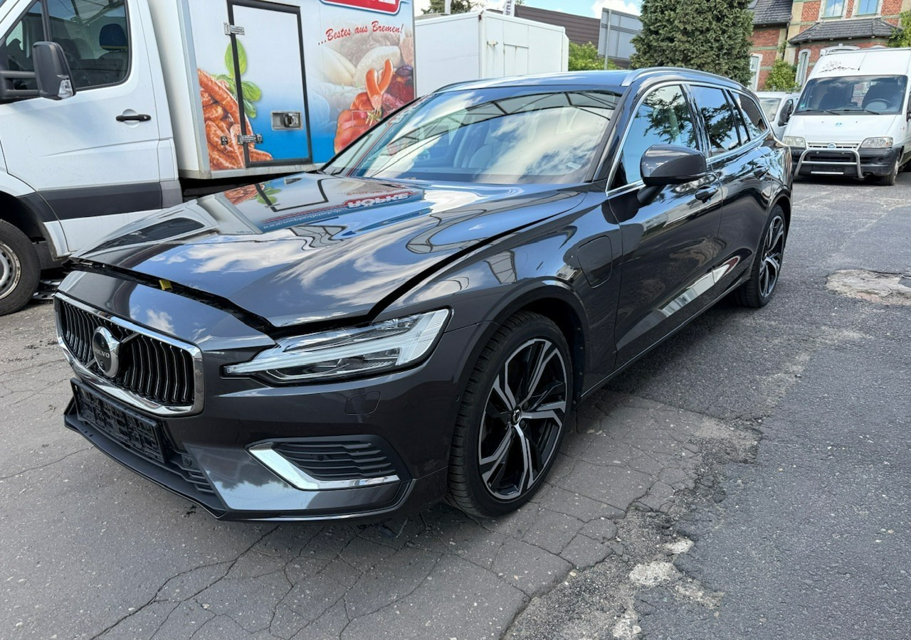 Volvo V60 II Volvo V60 2.0 T8 Plug-in Hybrid 455KM AWD Bogata Wersja Model 2024 - Автомобил: слика 1 Volvo V60 II Volvo V60 2.0 T8 Plug-in Hybrid 455KM AWD Bogata Wersja Model 2024 - Автомобил: слика 1