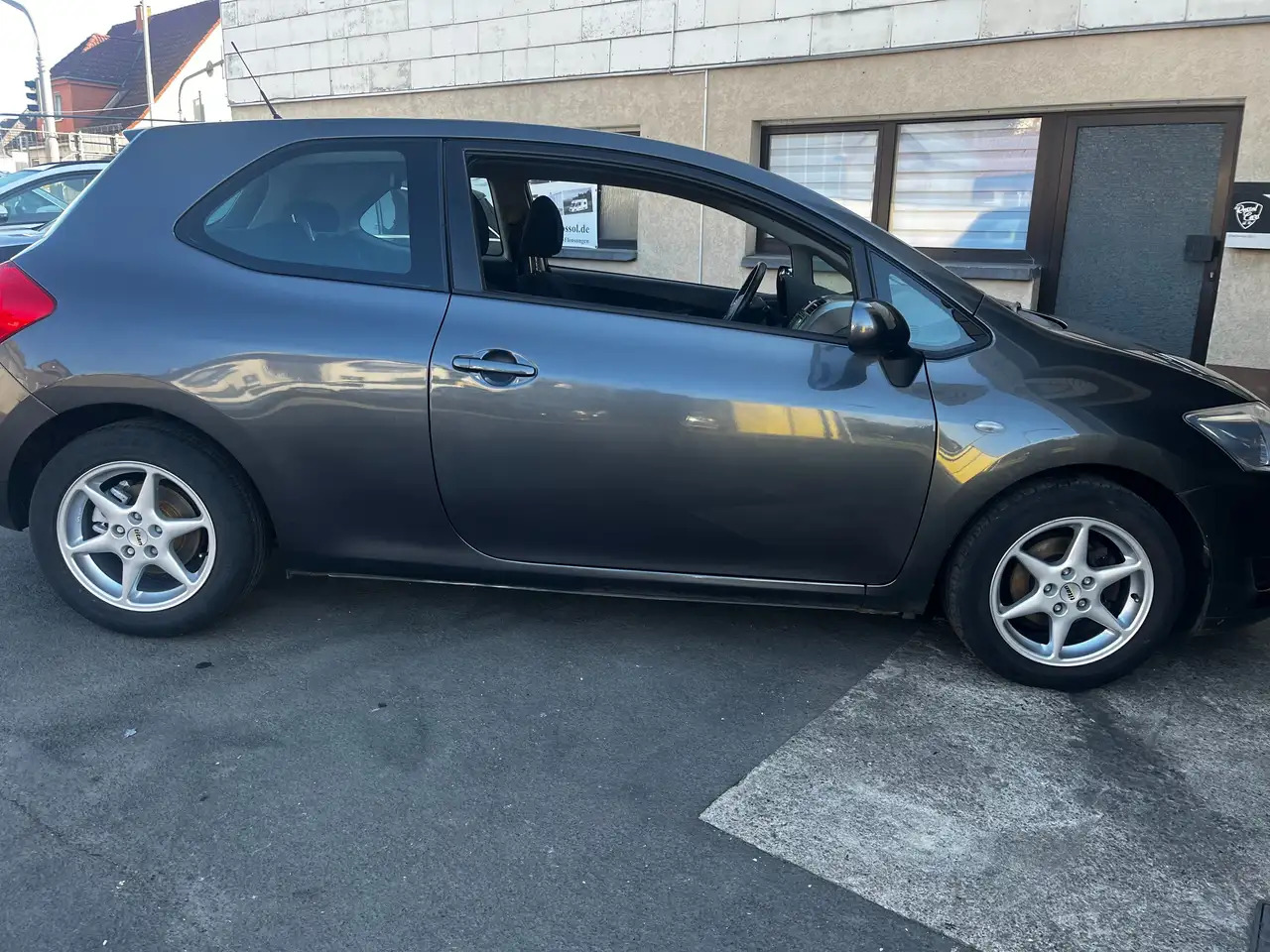 Toyota Auris Sol - Автомобил: слика 3 Toyota Auris Sol - Автомобил: слика 3