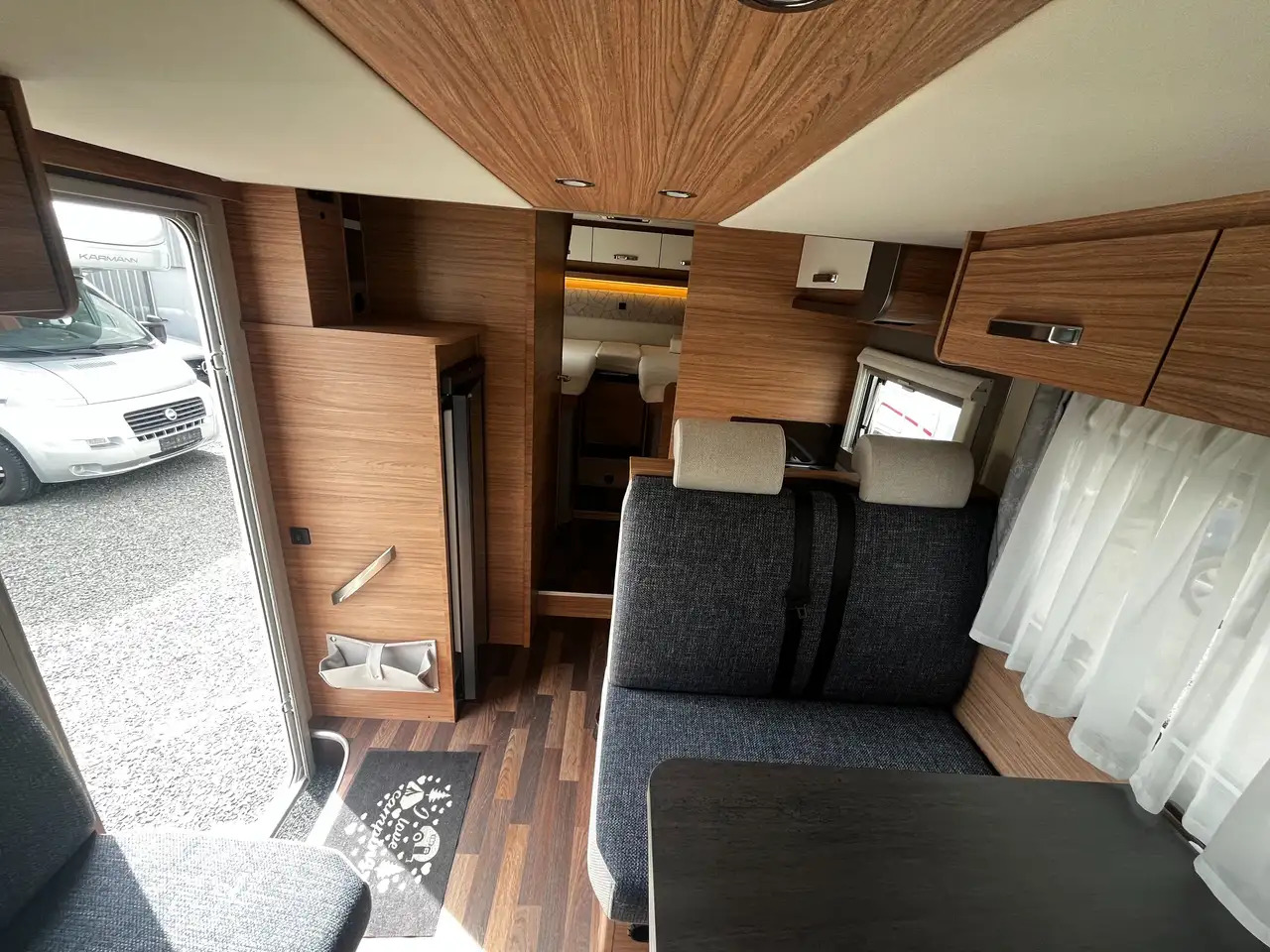 Нов Полуинтегриран кампер Weinsberg CaraSuite 700 ME: слика 8