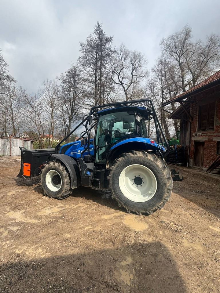 Шумски трактор New Holland T5.110 AutoCommand: слика 1