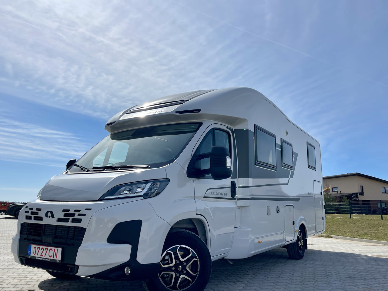 ADRIA Matrix 670 SL - Полуинтегриран кампер: слика 1 ADRIA Matrix 670 SL - Полуинтегриран кампер: слика 1
