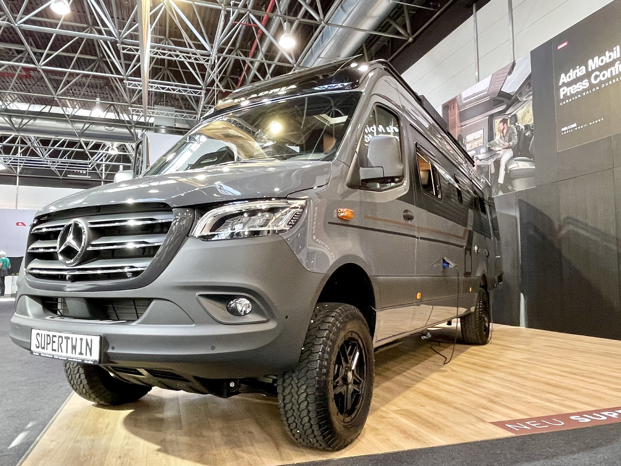 ADRIA Super Twin 700 SGX - Кампер комбе: слика 1 ADRIA Super Twin 700 SGX - Кампер комбе: слика 1