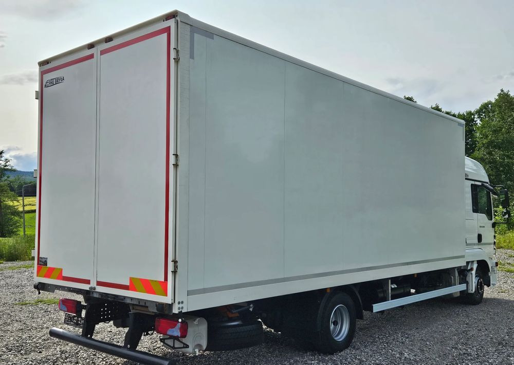 MAN TGL 12.250 / KONTENER / IZOTERMA / WINDA / 2019R / EURO 6 / PEŁEN SERWIS / 6 TON ŁADOWNOŚĆ / SPROWADZONY / ZADBANY / JAK NOWY / KSIĄŻKA SERWISOWA / E6 / 17 PALET - Камион сандучар: слика 4 MAN TGL 12.250 / KONTENER / IZOTERMA / WINDA / 2019R / EURO 6 / PEŁEN SERWIS / 6 TON ŁADOWNOŚĆ / SPROWADZONY / ZADBANY / JAK NOWY / KSIĄŻKA SERWISOWA / E6 / 17 PALET - Камион сандучар: слика 4
