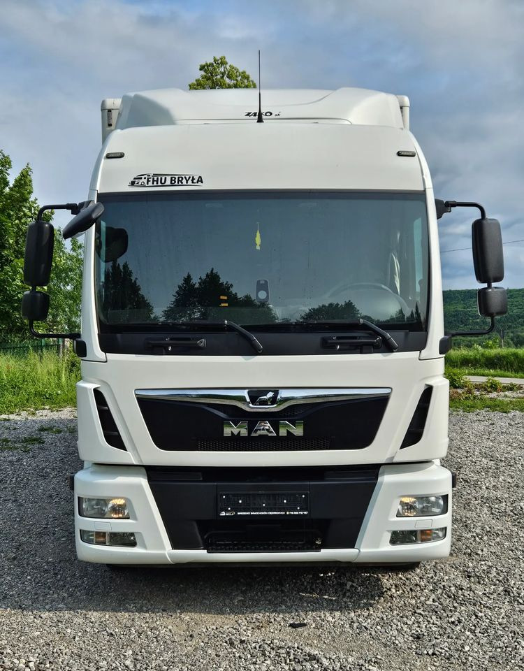 MAN TGL 12.250 / KONTENER / IZOTERMA / WINDA / 2019R / EURO 6 / PEŁEN SERWIS / 6 TON ŁADOWNOŚĆ / SPROWADZONY / ZADBANY / JAK NOWY / KSIĄŻKA SERWISOWA / E6 / 17 PALET - Камион сандучар: слика 3 MAN TGL 12.250 / KONTENER / IZOTERMA / WINDA / 2019R / EURO 6 / PEŁEN SERWIS / 6 TON ŁADOWNOŚĆ / SPROWADZONY / ZADBANY / JAK NOWY / KSIĄŻKA SERWISOWA / E6 / 17 PALET - Камион сандучар: слика 3