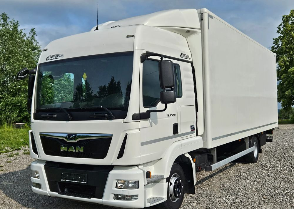 MAN TGL 12.250/KONTENER/IZOTERMA/WINDA/2019R/EURO 6/PEŁEN SERWIS/SPROWADZONY/ZADBANY/JAK NOWY/ KSIĄŻKA SERWISOWA/E6/17 PALET - Камион сандучар: слика 1 MAN TGL 12.250/KONTENER/IZOTERMA/WINDA/2019R/EURO 6/PEŁEN SERWIS/SPROWADZONY/ZADBANY/JAK NOWY/ KSIĄŻKA SERWISOWA/E6/17 PALET - Камион сандучар: слика 1