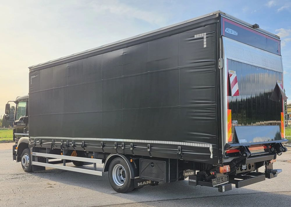 MAN TGM 12.290 / 15.290 / E6/ FIRANKA /BOCZNE DRZWI / BURTO-FIRANKA / 18PALET / WINDA / NISKI PRZEBIEG / 2018/ CAŁY NA PODUSZKACH / SERWISOWANY - Камион со церада: слика 4 MAN TGM 12.290 / 15.290 / E6/ FIRANKA /BOCZNE DRZWI / BURTO-FIRANKA / 18PALET / WINDA / NISKI PRZEBIEG / 2018/ CAŁY NA PODUSZKACH / SERWISOWANY - Камион со церада: слика 4