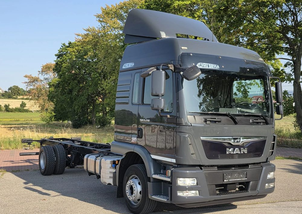 MAN TGM 15.290 / RAMA DO ZABUDOWY / AUTOMAT / SPROWADZONY / E6 / LIFT / ROZSTAW OSI 5.5M / LAWETA / POMOC DROGOWA / STAN BARDZO DOBRY/ - Камион со кабинска шасија: слика 1 MAN TGM 15.290 / RAMA DO ZABUDOWY / AUTOMAT / SPROWADZONY / E6 / LIFT / ROZSTAW OSI 5.5M / LAWETA / POMOC DROGOWA / STAN BARDZO DOBRY/ - Камион со кабинска шасија: слика 1