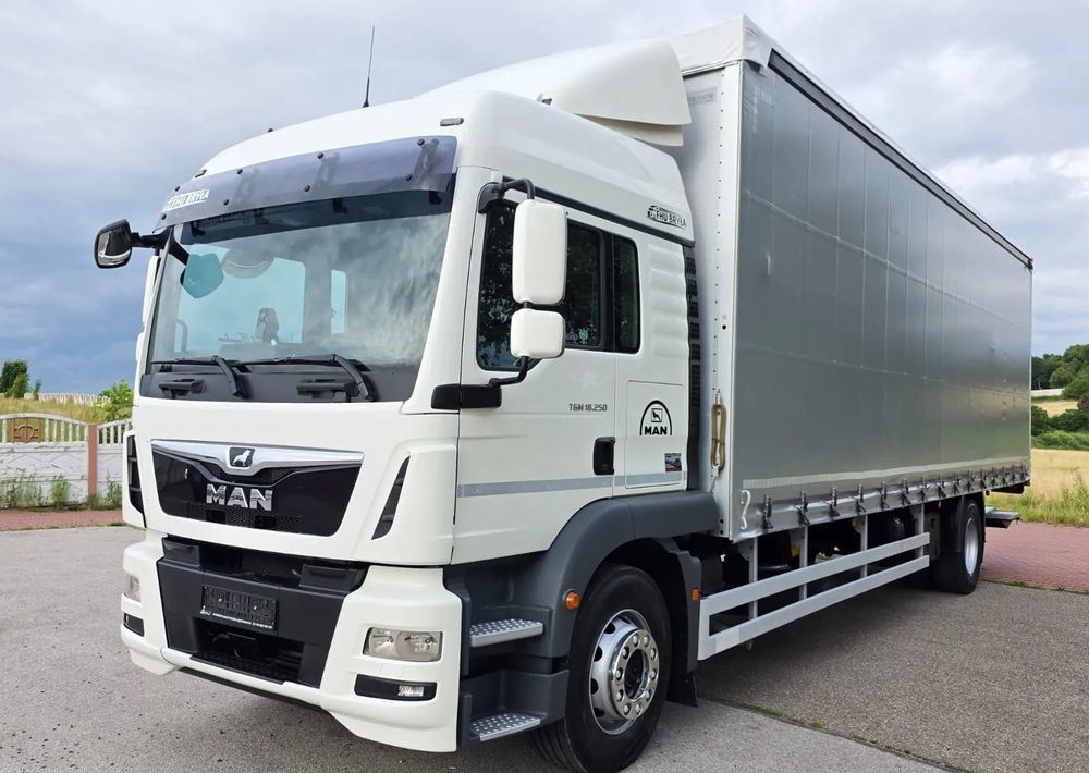 MAN TGM 18.290 / 18.250 /E6 / 22 PALETY / AUTOMAT / ZSUWANY DACH ORAZ BOKI / 9700 ŁADOWNOŚĆ / SERWISOWANY / NISKI PRZEBIEG / WINDA / FIRANKA / SPROWADZONY / 2019 / 335 TYŚ PRZEBIEG / PIERWSZY WŁAŚCIC - Камион со церада: слика 1 MAN TGM 18.290 / 18.250 /E6 / 22 PALETY / AUTOMAT / ZSUWANY DACH ORAZ BOKI / 9700 ŁADOWNOŚĆ / SERWISOWANY / NISKI PRZEBIEG / WINDA / FIRANKA / SPROWADZONY / 2019 / 335 TYŚ PRZEBIEG / PIERWSZY WŁAŚCIC - Камион со церада: слика 1