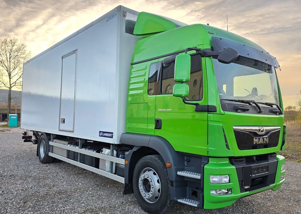 MAN TGM 18.320 / 18.290 / 15.290 / IZOTERMA / WINDA / 19PALET / E6 / 08.2018 / LIFT / SPROWADZONY / AUTOMAT / SYPIALKA / PIERWSZY WŁAŚCICIEL / BOCZNE DRZWI / STAN BARDZO DOBRY - Камион ладилник: слика 2 MAN TGM 18.320 / 18.290 / 15.290 / IZOTERMA / WINDA / 19PALET / E6 / 08.2018 / LIFT / SPROWADZONY / AUTOMAT / SYPIALKA / PIERWSZY WŁAŚCICIEL / BOCZNE DRZWI / STAN BARDZO DOBRY - Камион ладилник: слика 2