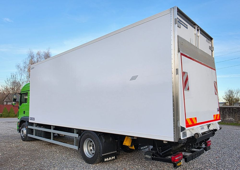 MAN TGM 18.320 / 18.290 / 15.290 / IZOTERMA / WINDA / 19PALET / E6 / 08.2018 / LIFT / SPROWADZONY / AUTOMAT / SYPIALKA / PIERWSZY WŁAŚCICIEL / BOCZNE DRZWI / STAN BARDZO DOBRY - Камион ладилник: слика 5 MAN TGM 18.320 / 18.290 / 15.290 / IZOTERMA / WINDA / 19PALET / E6 / 08.2018 / LIFT / SPROWADZONY / AUTOMAT / SYPIALKA / PIERWSZY WŁAŚCICIEL / BOCZNE DRZWI / STAN BARDZO DOBRY - Камион ладилник: слика 5