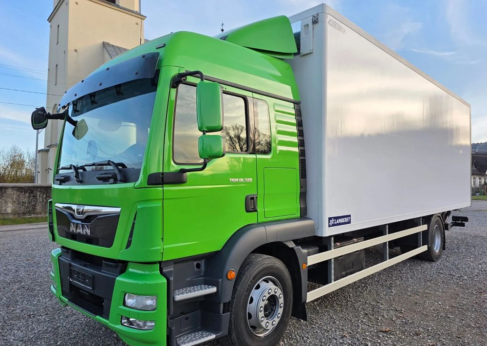 MAN TGM 18.320 / 18.290 / 15.290 / IZOTERMA / WINDA / 19PALET / E6 / 08.2018 / LIFT / SPROWADZONY / AUTOMAT / SYPIALKA / PIERWSZY WŁAŚCICIEL / BOCZNE DRZWI / STAN BARDZO DOBRY - Камион ладилник: слика 2 MAN TGM 18.320 / 18.290 / 15.290 / IZOTERMA / WINDA / 19PALET / E6 / 08.2018 / LIFT / SPROWADZONY / AUTOMAT / SYPIALKA / PIERWSZY WŁAŚCICIEL / BOCZNE DRZWI / STAN BARDZO DOBRY - Камион ладилник: слика 2