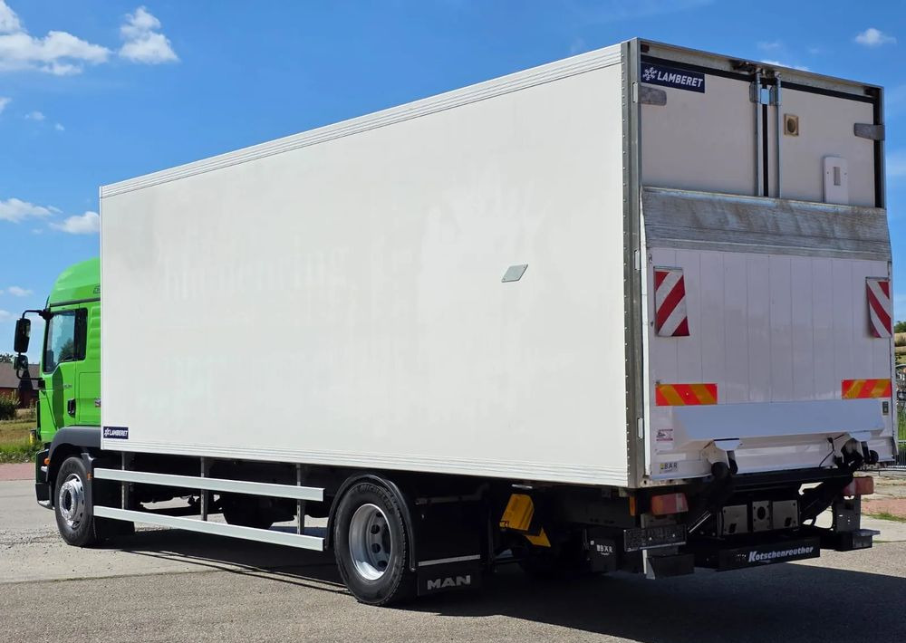 MAN TGM 18.340 / 18.290 / 15.290 / IZOTERMA / WINDA / 19PALET /E6 / SPROWADZONY / AUTOMAT / SYPIALKA / PIERWSZY WŁAŚCICIEL / BOCZNE DRZWI / STAN BARDZO DOBRY - Камион ладилник: слика 4 MAN TGM 18.340 / 18.290 / 15.290 / IZOTERMA / WINDA / 19PALET /E6 / SPROWADZONY / AUTOMAT / SYPIALKA / PIERWSZY WŁAŚCICIEL / BOCZNE DRZWI / STAN BARDZO DOBRY - Камион ладилник: слика 4