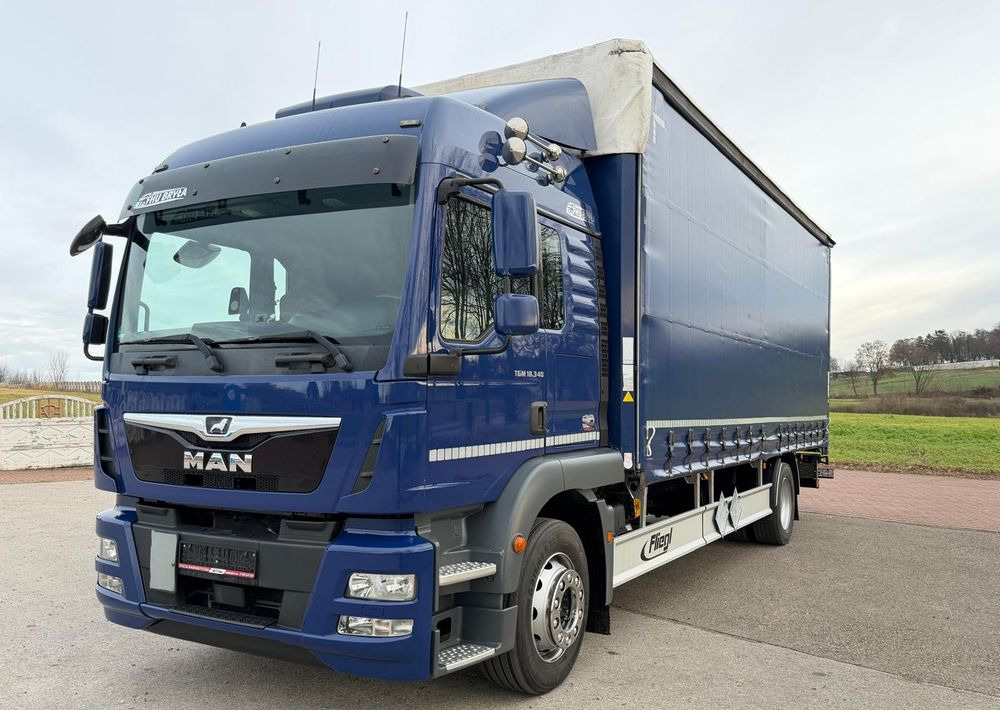 MAN TGM 18.340 / FIRANKA / LIFT / SPROWADZONY / KLIMA POSTOJOWA / 2017 / 9700 ŁADOWNOŚĆ / AUTOMAT / 18 PALET / E6 / WINDA / - Камион со церада: слика 2 MAN TGM 18.340 / FIRANKA / LIFT / SPROWADZONY / KLIMA POSTOJOWA / 2017 / 9700 ŁADOWNOŚĆ / AUTOMAT / 18 PALET / E6 / WINDA / - Камион со церада: слика 2