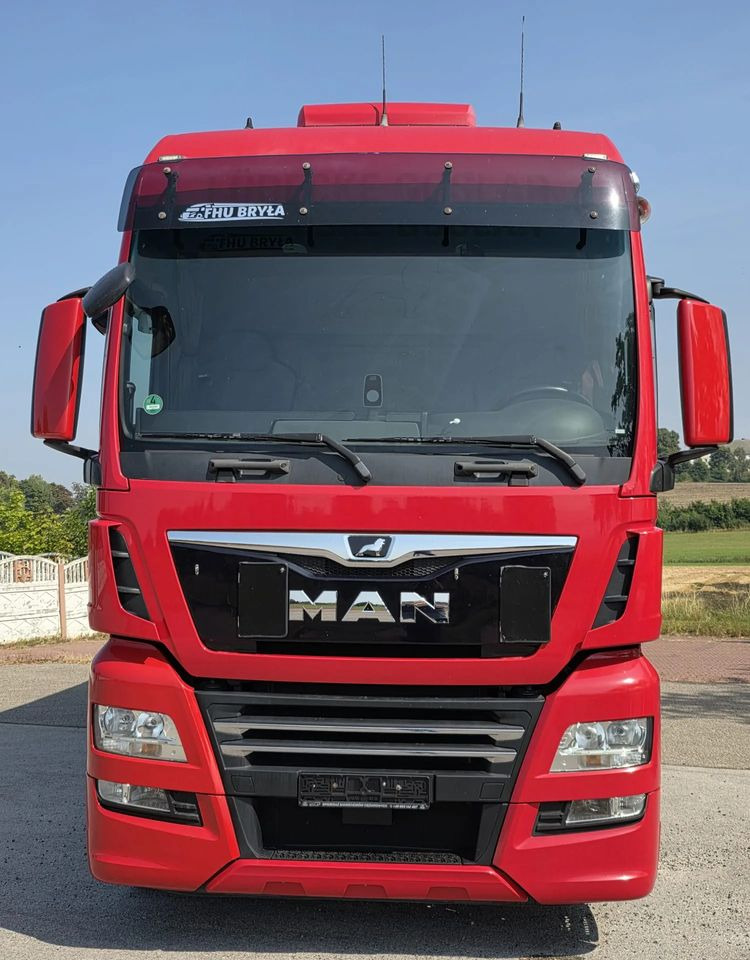 MAN TGX 26.500 / ALUMINIOWE FELGI / LIFT / 6X2 / KLIMA POSTOJOWA / 18PALET / E6 / FIRANKA / 17 TON ŁADOWNOŚĆ / WINDA / NISKI PRZEBIEG / JEDEN WŁAŚCICIEL / PODWIESZANA OŚ - Камион со церада: слика 3 MAN TGX 26.500 / ALUMINIOWE FELGI / LIFT / 6X2 / KLIMA POSTOJOWA / 18PALET / E6 / FIRANKA / 17 TON ŁADOWNOŚĆ / WINDA / NISKI PRZEBIEG / JEDEN WŁAŚCICIEL / PODWIESZANA OŚ - Камион со церада: слика 3