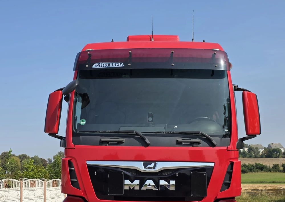 MAN TGX 26.500 / ALUMINIOWE FELGI / LIFT / 6X2 / KLIMA POSTOJOWA / 18PALET / E6 / FIRANKA / 17 TON ŁADOWNOŚĆ / WINDA / NISKI PRZEBIEG / JEDEN WŁAŚCICIEL / PODWIESZANA OŚ - Камион со церада: слика 4 MAN TGX 26.500 / ALUMINIOWE FELGI / LIFT / 6X2 / KLIMA POSTOJOWA / 18PALET / E6 / FIRANKA / 17 TON ŁADOWNOŚĆ / WINDA / NISKI PRZEBIEG / JEDEN WŁAŚCICIEL / PODWIESZANA OŚ - Камион со церада: слика 4