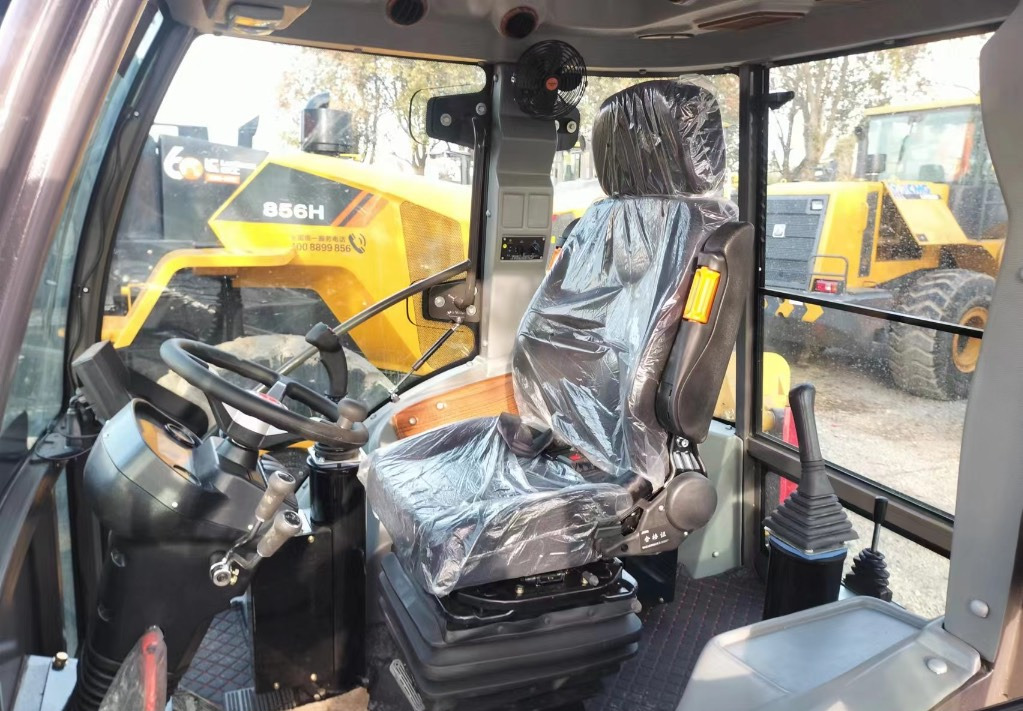 CAT 420 F Caterpillar 420F backhoe loader - Ровокопач: слика 4 CAT 420 F Caterpillar 420F backhoe loader - Ровокопач: слика 4