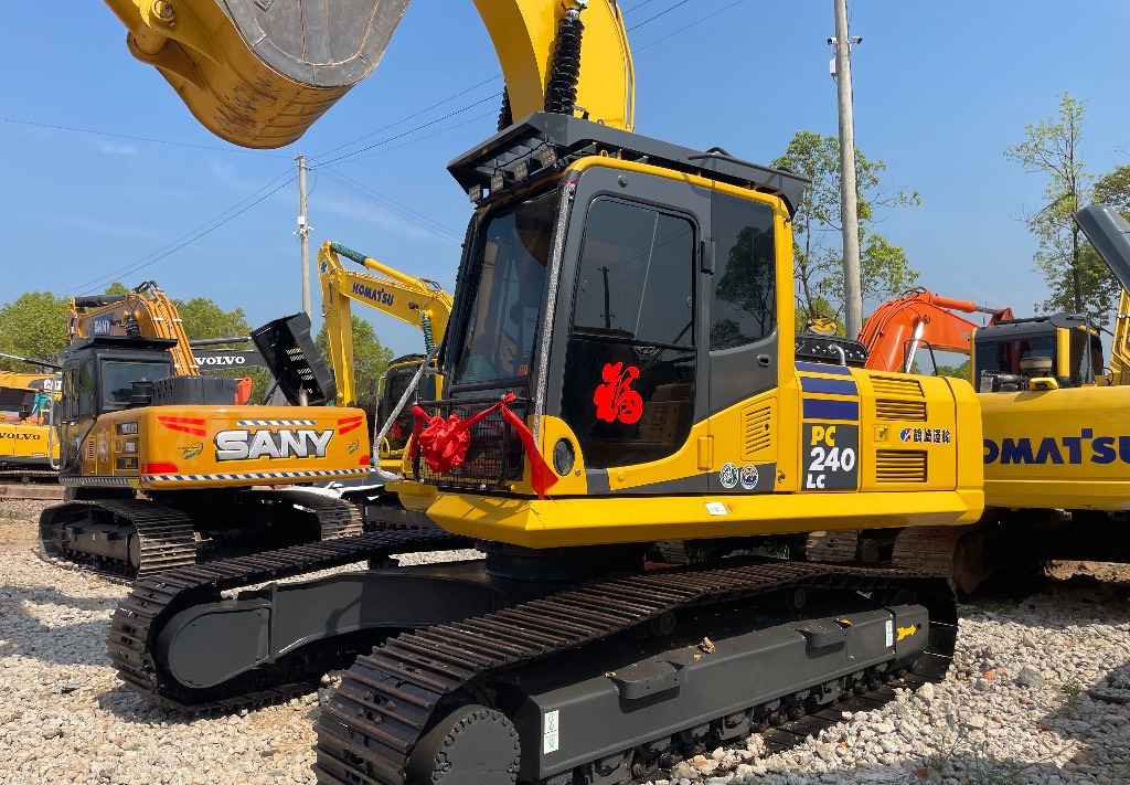 Komatsu PC 240 PC220 PC240-8 - Багер гасеничар: слика 2 Komatsu PC 240 PC220 PC240-8 - Багер гасеничар: слика 2