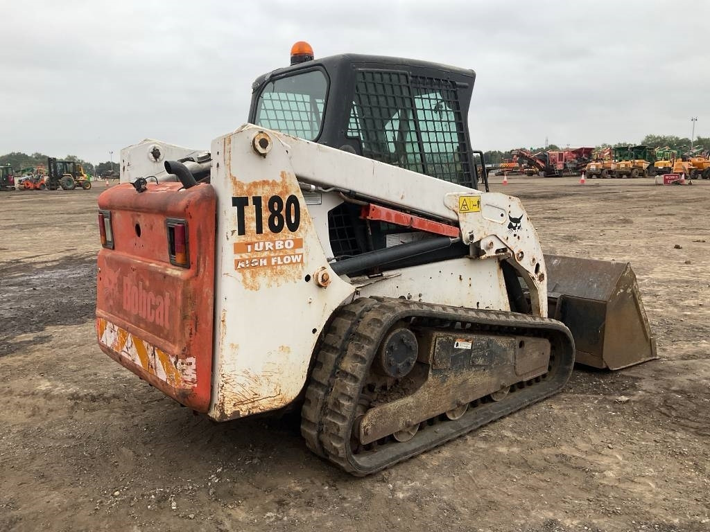 Bobcat T 180 - Компактен натоварувач: слика 4 Bobcat T 180 - Компактен натоварувач: слика 4