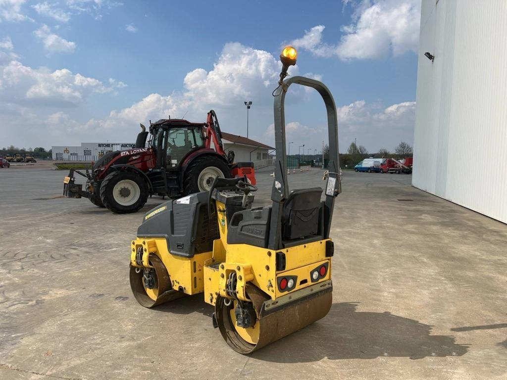 Bomag BW 100 AD M-5 - Ваљак за пат: слика 2 Bomag BW 100 AD M-5 - Ваљак за пат: слика 2