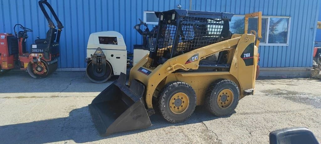 CAT 216 - Компактен натоварувач: слика 5 CAT 216 - Компактен натоварувач: слика 5