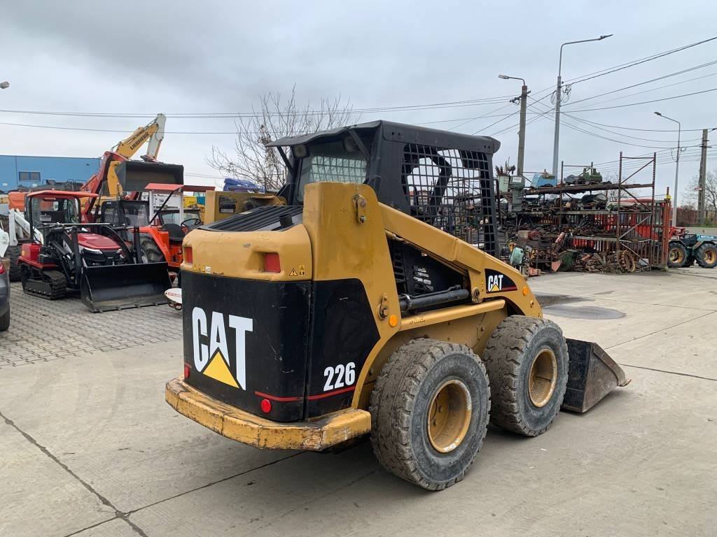 CAT 226 - Компактен натоварувач: слика 3 CAT 226 - Компактен натоварувач: слика 3