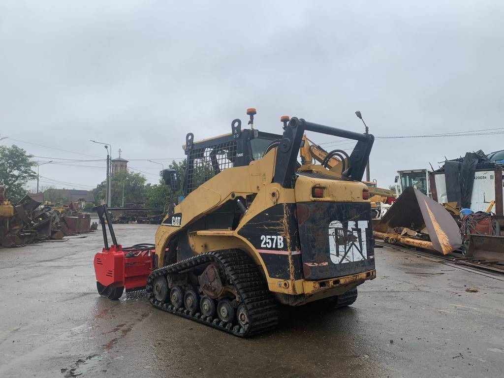 CAT 257 B - Компактен натоварувач: слика 4 CAT 257 B - Компактен натоварувач: слика 4
