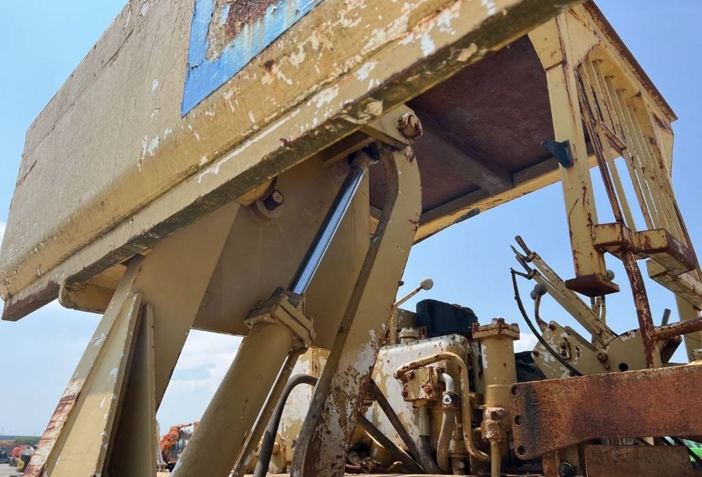 CAT 583 H - Булдожер за поставување цевки: слика 3 CAT 583 H - Булдожер за поставување цевки: слика 3