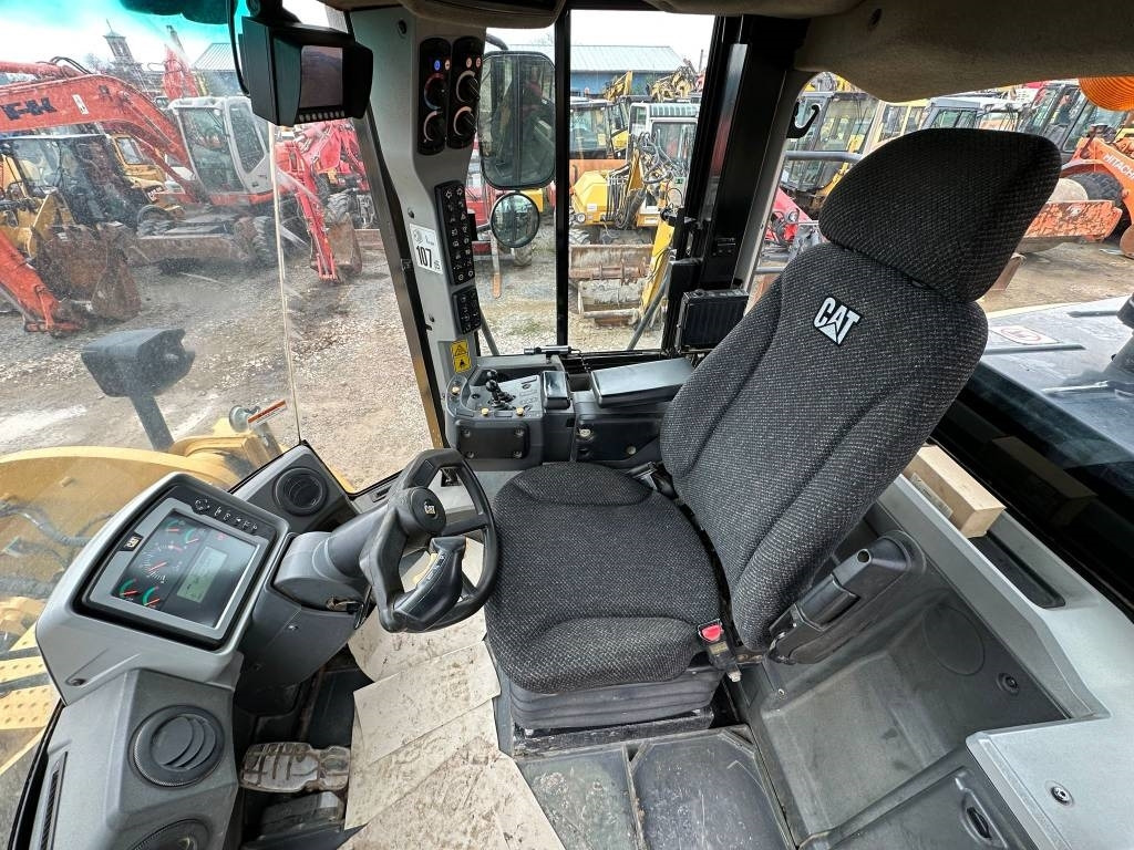 Натоварувач на тркала CAT 962 K: слика 10 Натоварувач на тркала CAT 962 K: слика 10