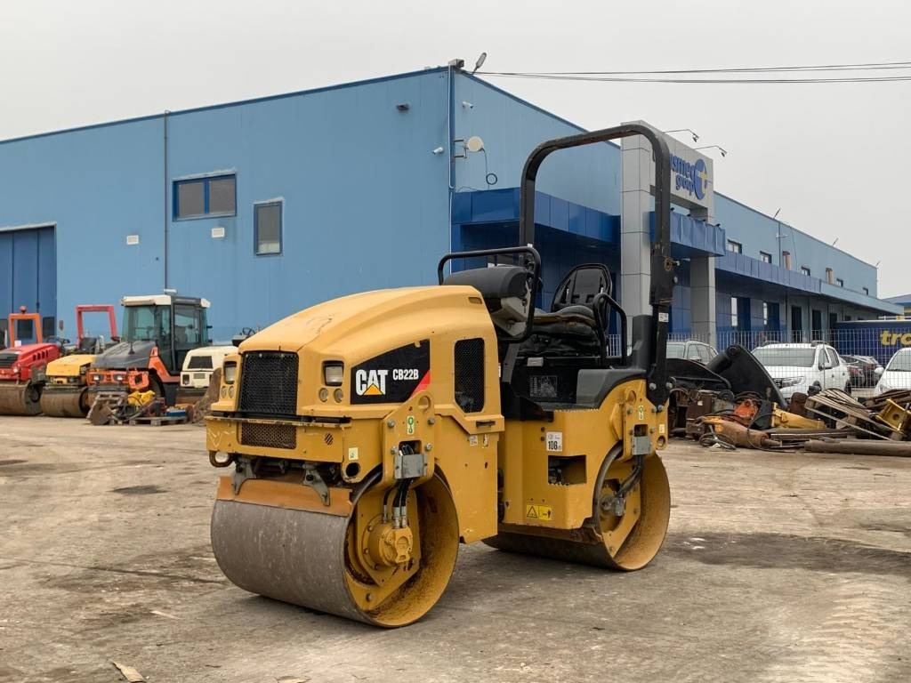 CAT CB 22B - Ваљак за пат: слика 1 CAT CB 22B - Ваљак за пат: слика 1