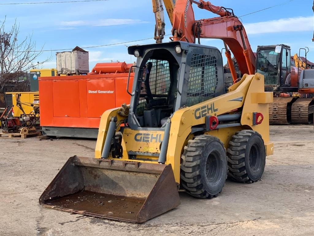 Gehl R 260 - Компактен натоварувач: слика 1 Gehl R 260 - Компактен натоварувач: слика 1