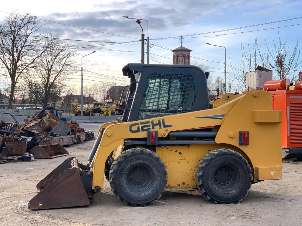 Gehl R 260 - Компактен натоварувач: слика 2 Gehl R 260 - Компактен натоварувач: слика 2