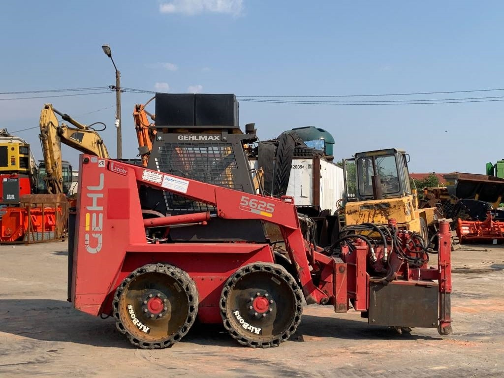 Gehl SL5625 - Компактен натоварувач: слика 5 Gehl SL5625 - Компактен натоварувач: слика 5