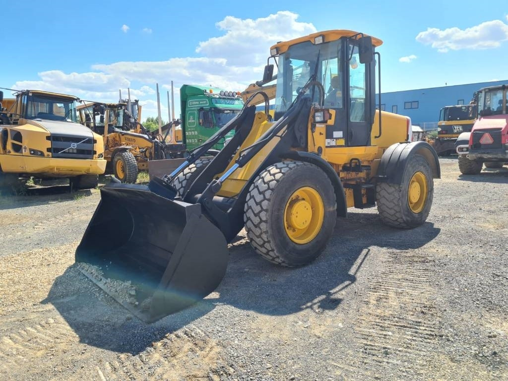JCB 416HT - Натоварувач на тркала: слика 1 JCB 416HT - Натоварувач на тркала: слика 1