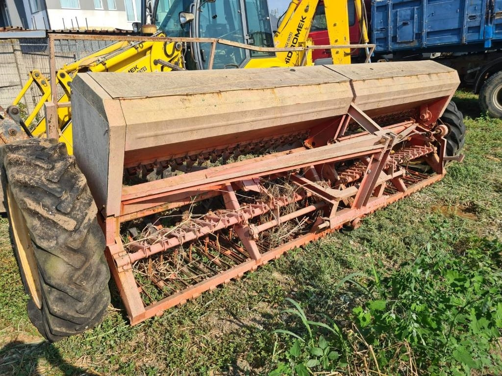 Kuhn 4M - Комбајнска семенска дупчалка: слика 4 Kuhn 4M - Комбајнска семенска дупчалка: слика 4