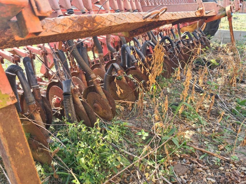 Kuhn 4M - Комбајнска семенска дупчалка: слика 3 Kuhn 4M - Комбајнска семенска дупчалка: слика 3