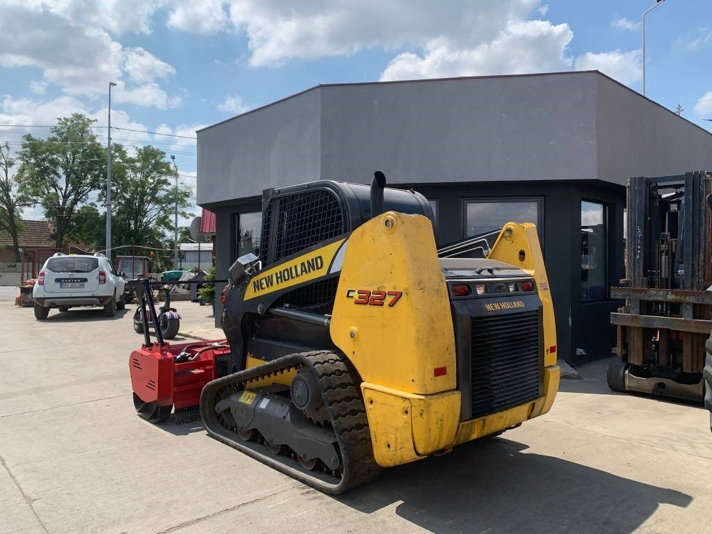 New Holland C327  - Компактен натоварувач: слика 3 New Holland C327  - Компактен натоварувач: слика 3