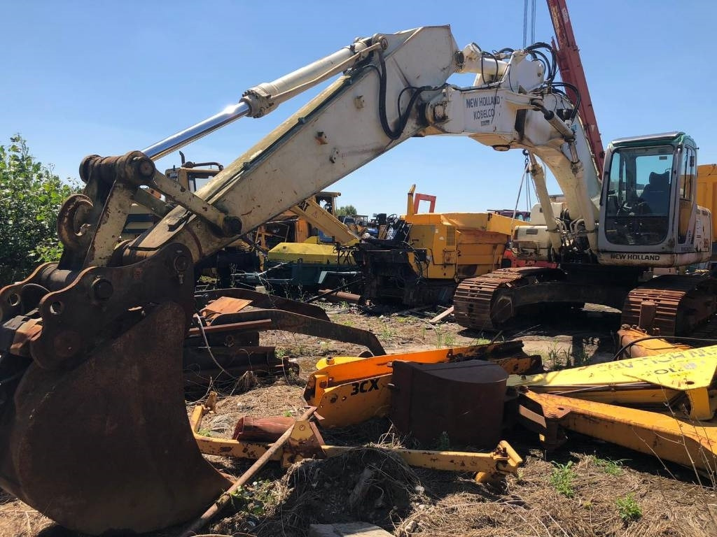 New Holland E 215 B FOR PARTS - Багер гасеничар: слика 1 New Holland E 215 B FOR PARTS - Багер гасеничар: слика 1