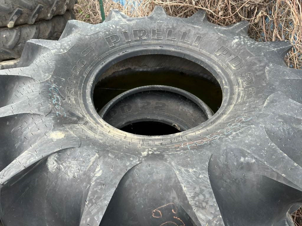 Pirelli 23.1/26 Harvester Tyres - Гума за Земјоделска машина: слика 3 Pirelli 23.1/26 Harvester Tyres - Гума за Земјоделска машина: слика 3
