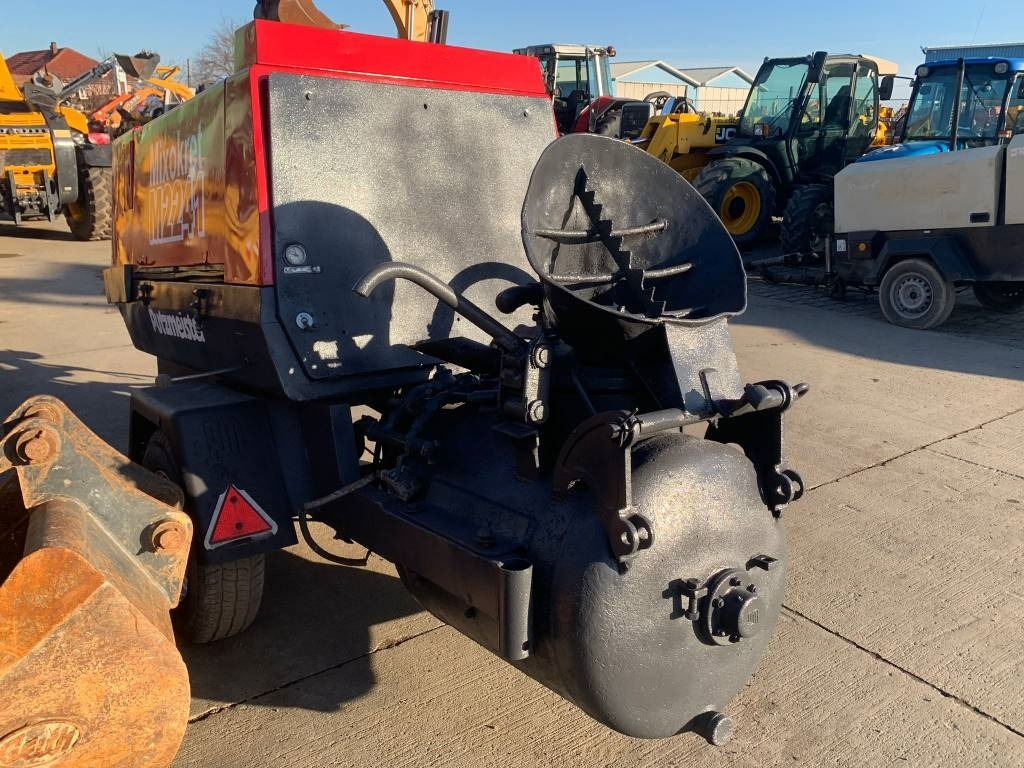 Стационарна бетонска пумпа Putzmeister Mixokret M2241D: слика 6