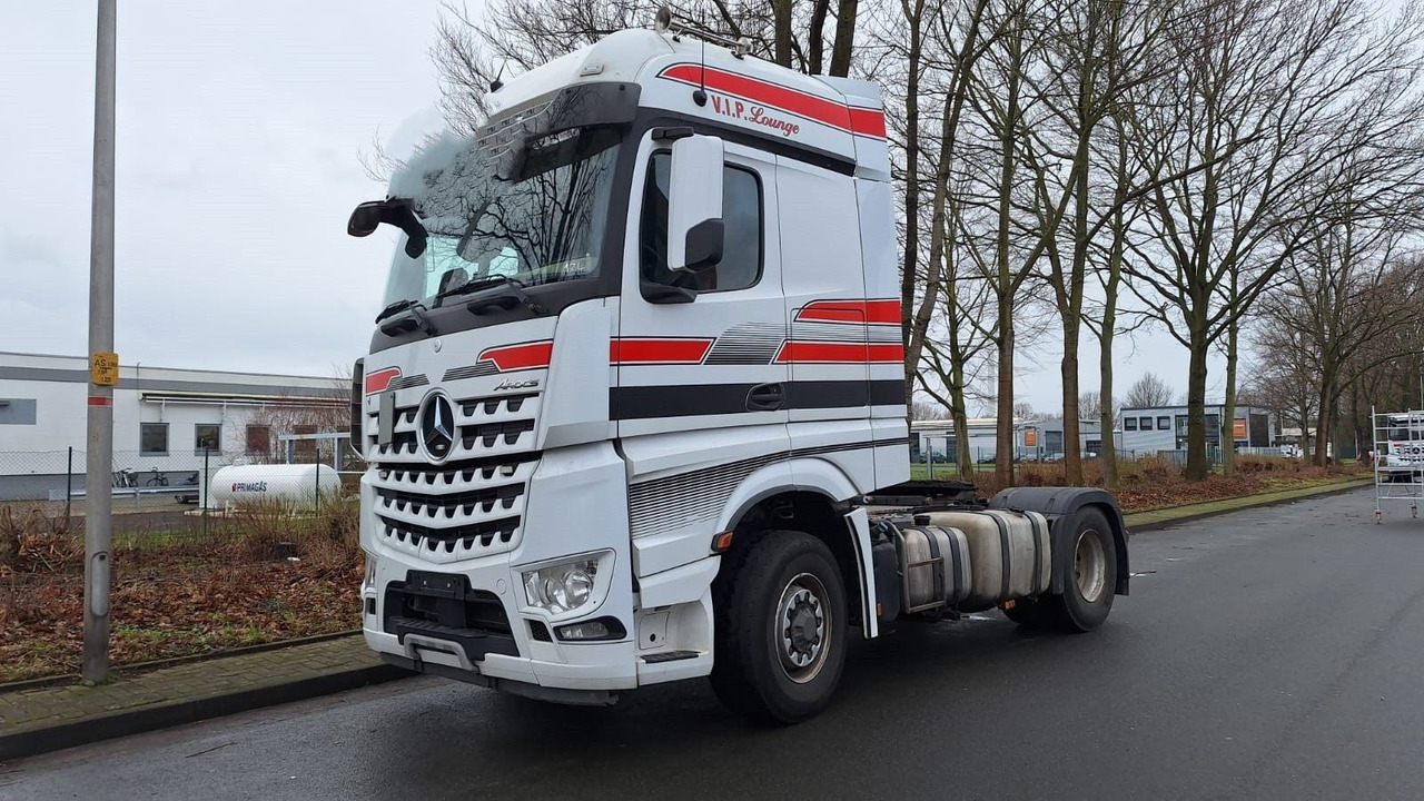 Mercedes-Benz 1845 Arocs 4x4 HD 1-Hand - Камион влекач: слика 1 Mercedes-Benz 1845 Arocs 4x4 HD 1-Hand - Камион влекач: слика 1