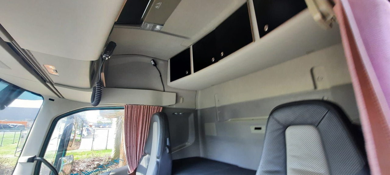 Volvo FH500PS G.Haus/Hochdach 1-Hand Kipperhy. - Камион влекач: слика 4 Volvo FH500PS G.Haus/Hochdach 1-Hand Kipperhy. - Камион влекач: слика 4